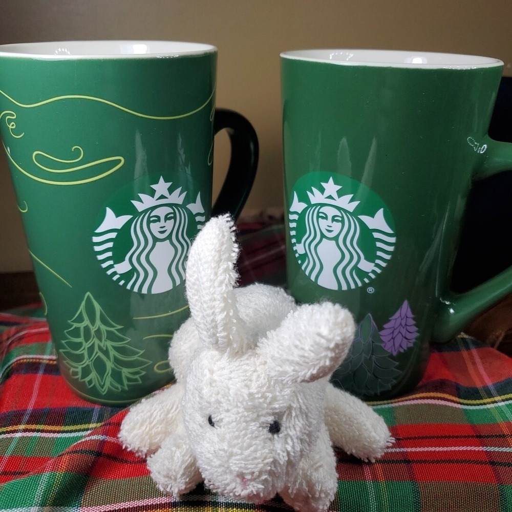Starbucks 16oz Coffee Mug Set‎ 2020 Holiday Green Pine Tree with Bunny Plush 3pc